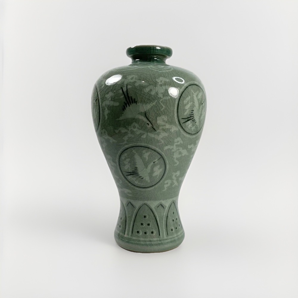 Vtg Korean ceramic Crain celodon green art Vase signed Crackle Glaze 6.5"